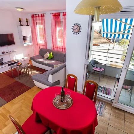 With A Parking Space - 13347 * Split