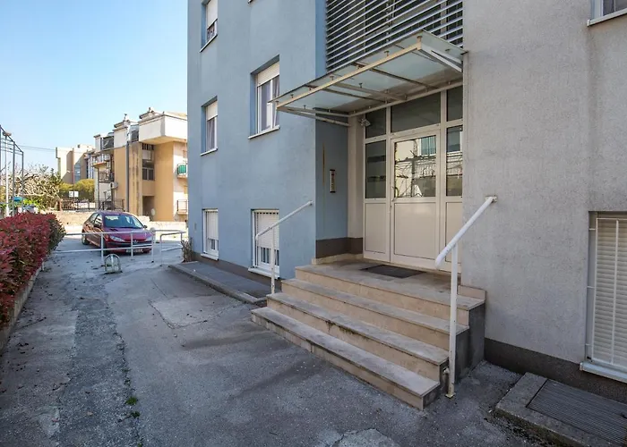 Apartman With A Parking Space - 13347